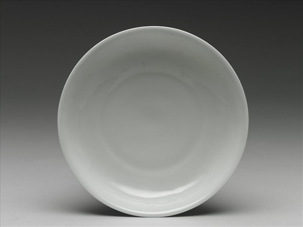 甜白釉雲龍紋盤