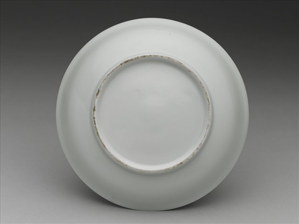 甜白釉雲龍紋盤