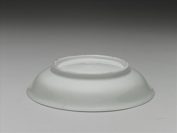 甜白釉雲龍紋盤