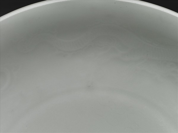 甜白釉雲龍紋盤