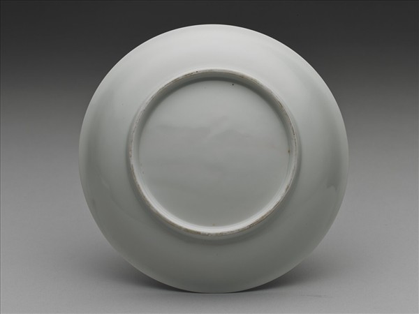 甜白釉雲龍紋盤