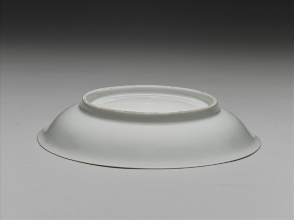 甜白釉雲龍紋盤