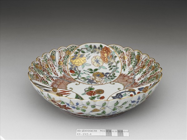 有田窯 青花五彩描金花卉紋菊瓣盤