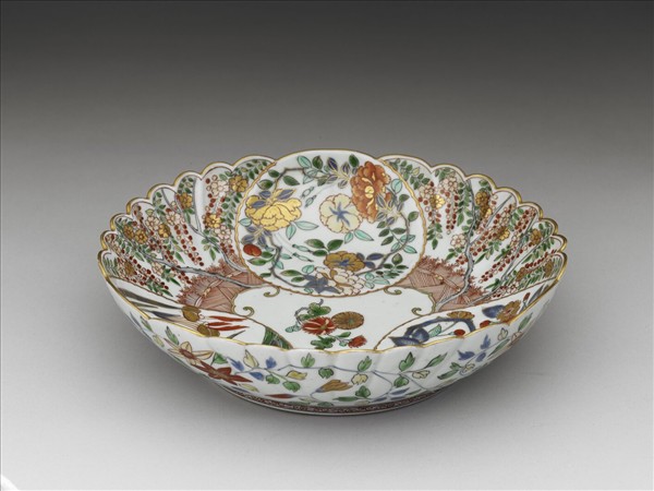 有田窯 青花五彩描金花卉紋菊瓣盤