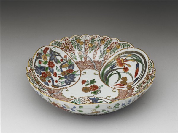 有田窯 青花五彩描金花卉紋菊瓣盤