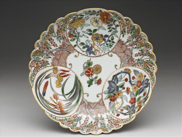 有田窯 青花五彩描金花卉紋菊瓣盤