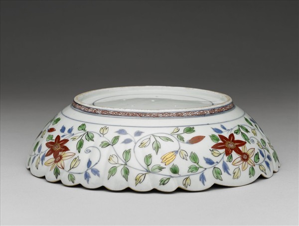 有田窯 青花五彩描金花卉紋菊瓣盤