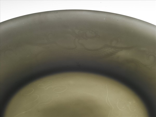 甜白釉雲鳳紋盤