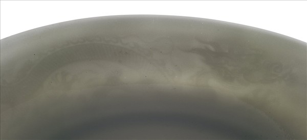 甜白釉雲龍紋盤