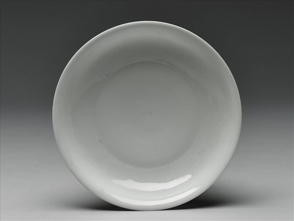 甜白釉雲龍紋盤