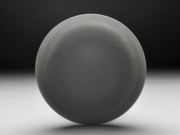 甜白釉雲龍紋盤