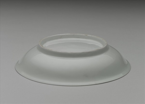 甜白釉雲龍紋盤