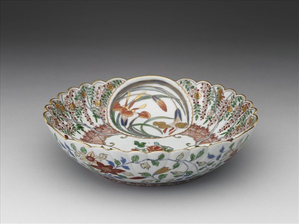 有田窯 青花五彩描金花卉紋菊瓣盤