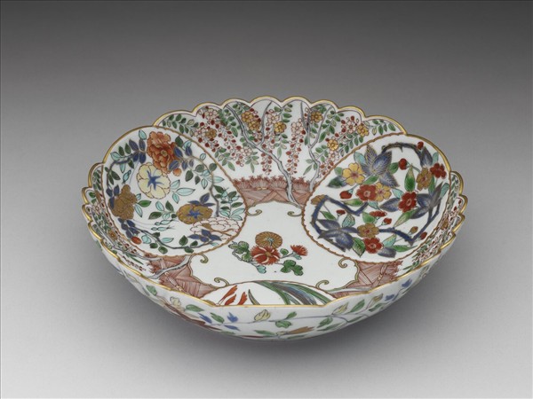 有田窯 青花五彩描金花卉紋菊瓣盤