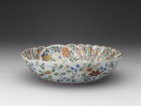 有田窯 青花五彩描金花卉紋菊瓣盤