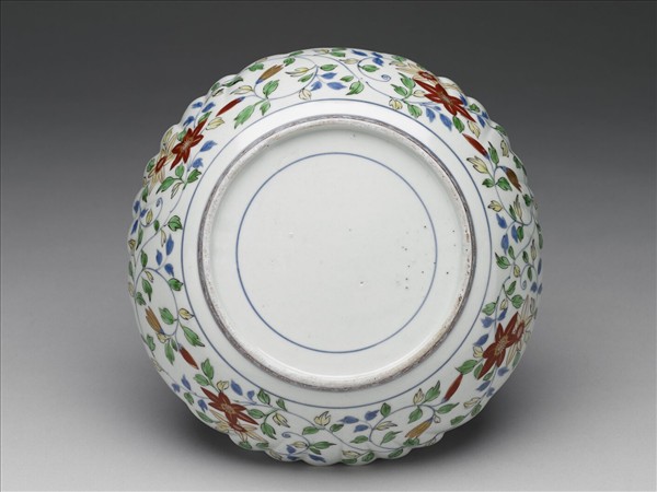 有田窯 青花五彩描金花卉紋菊瓣盤