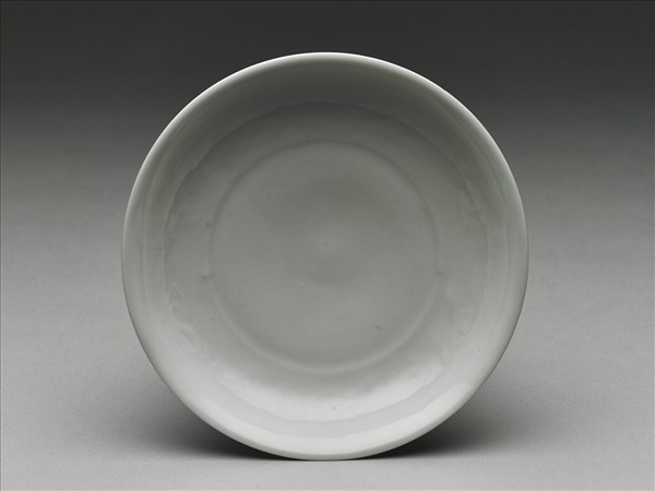 甜白釉雲龍紋盤