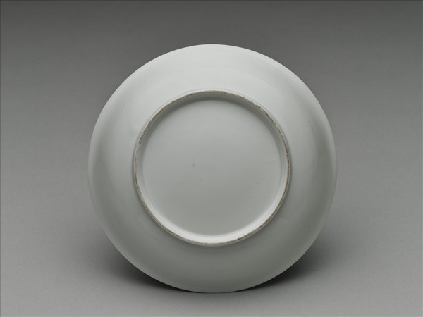 甜白釉雲龍紋盤