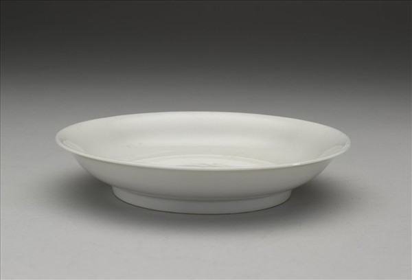 甜白釉雲龍紋盤