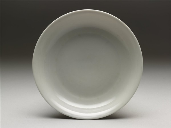 甜白釉雲龍紋盤