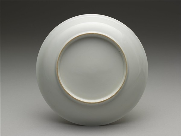 甜白釉雲龍紋盤