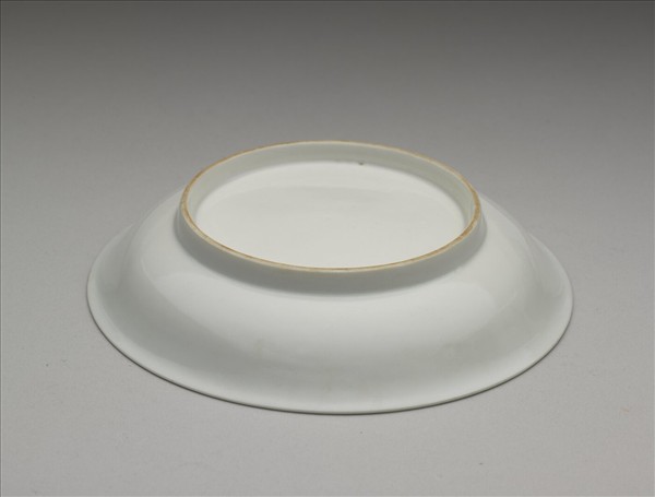 甜白釉雲龍紋盤