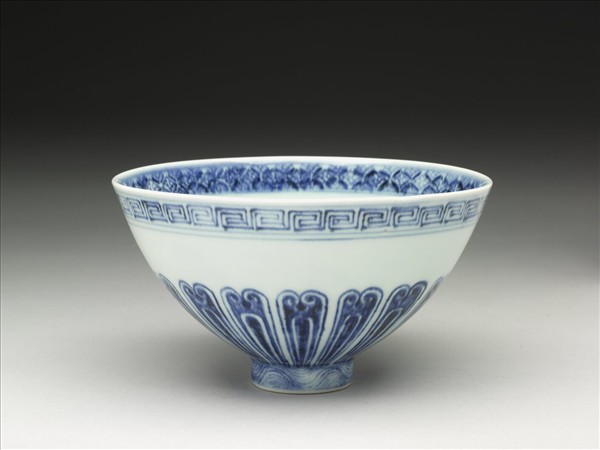 青花花卉紋蓮子碗