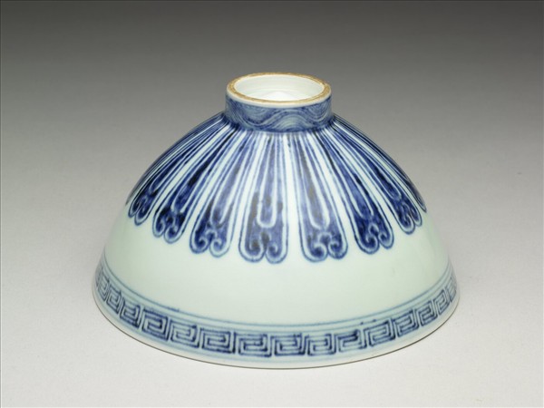 青花花卉紋蓮子碗