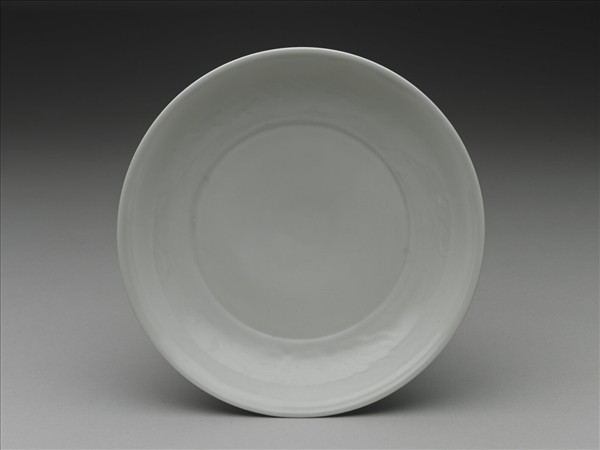 甜白釉雲鳳紋盤