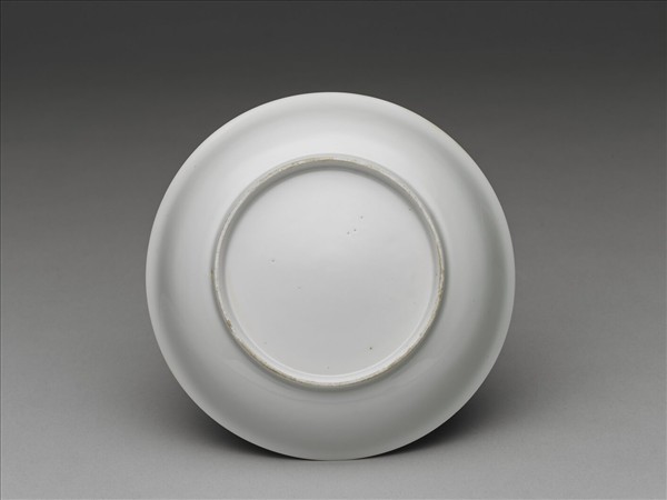 甜白釉雲鳳紋盤