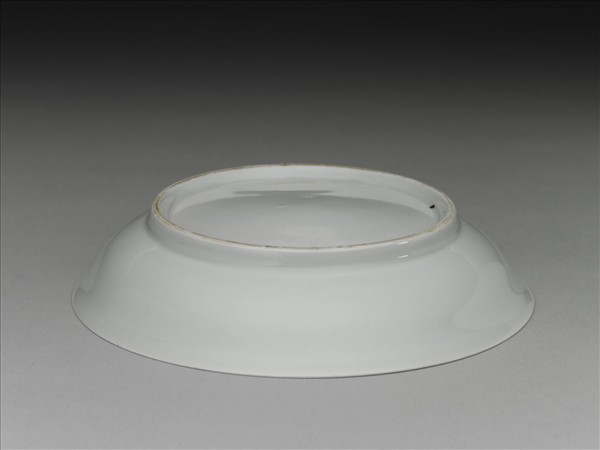 甜白釉雲鳳紋盤