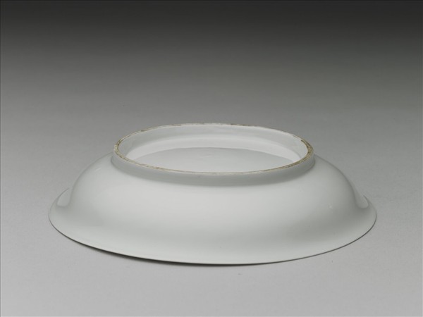 甜白釉雲鳳紋盤