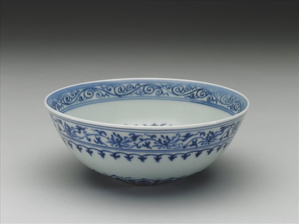 青花幾何花卉紋碗