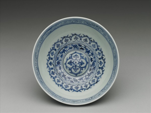 青花幾何花卉紋碗