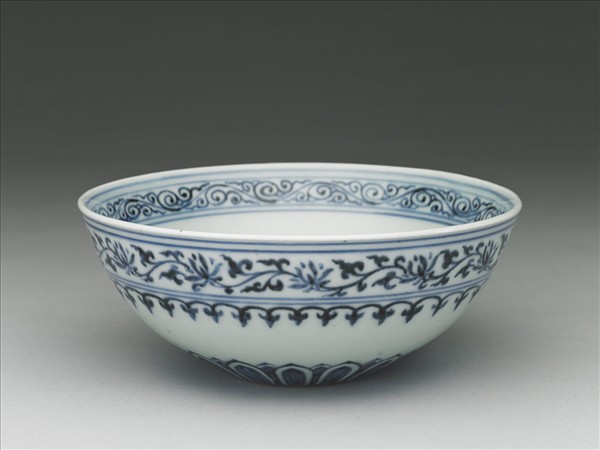 青花幾何花卉紋碗