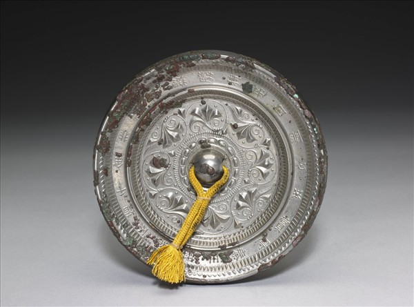 「明心」瑞花紋鏡