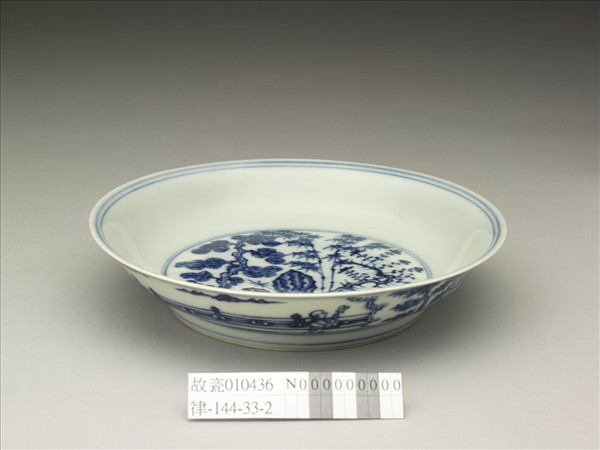 青花三友仕女圖盤