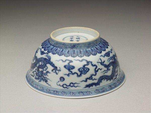 青花雙龍戲珠紋碗