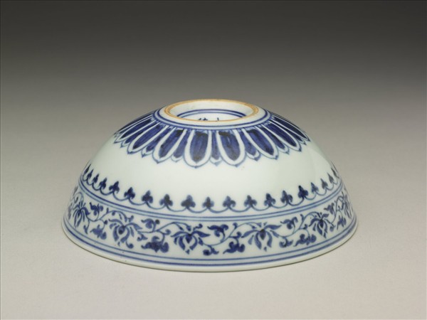 青花幾何花卉紋碗