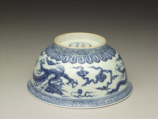 青花雙龍戲珠紋碗