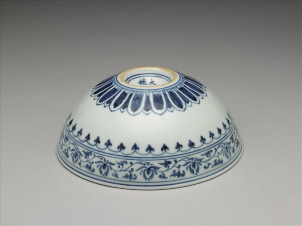 青花幾何花卉紋碗