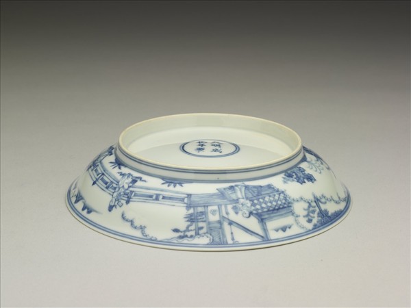 青花三友仕女圖盤