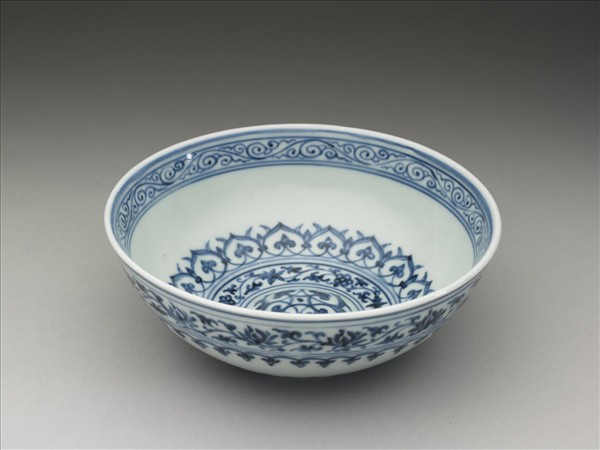 青花幾何花卉紋碗