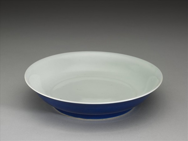 霽青釉白裡龍紋盤