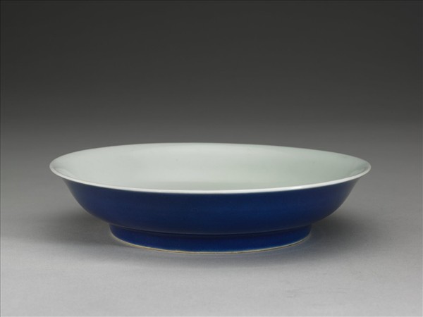 霽青釉白裡龍紋盤