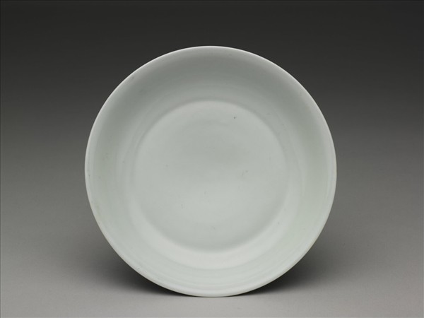 霽青釉白裡龍紋盤