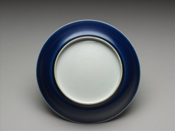 霽青釉白裡龍紋盤