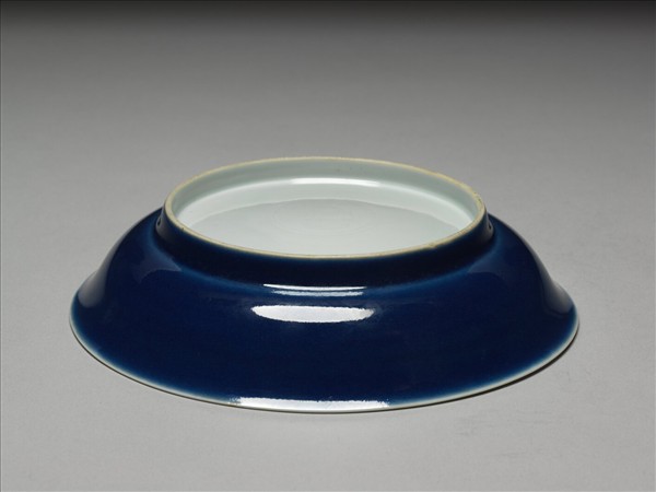 霽青釉白裡龍紋盤