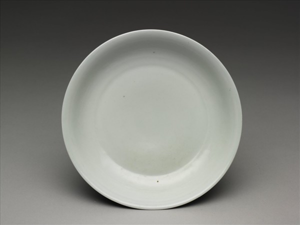 霽青釉白裡龍紋盤