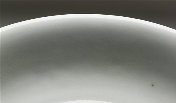 霽青釉白裡龍紋盤